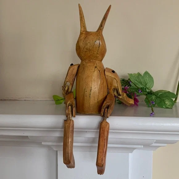 📌 Hand Crafted Wooden Farmhouse Jointed Rabbit - Picture 3 of 4